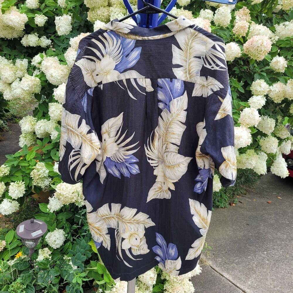 Tommy Bahama Silk Tropical Floral & Palm Leaf Button Front Shirt size Medium - Picture 2 of 10